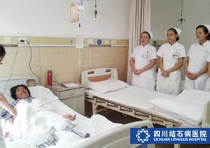 我院护理技术骨干集体查房(图1)