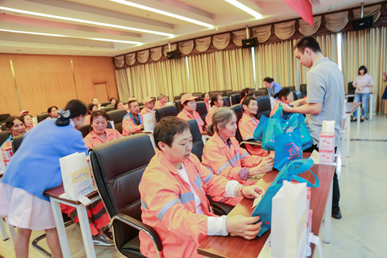 力挺公益！我院携手总工会15分钟之家 爱心献给“城市美容师”(图5)